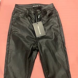BRAND NEW! Pretty little thing black 5 pocket coated skinny Jean!